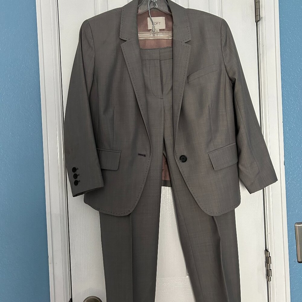 Gray Anne Taylor Loft suit